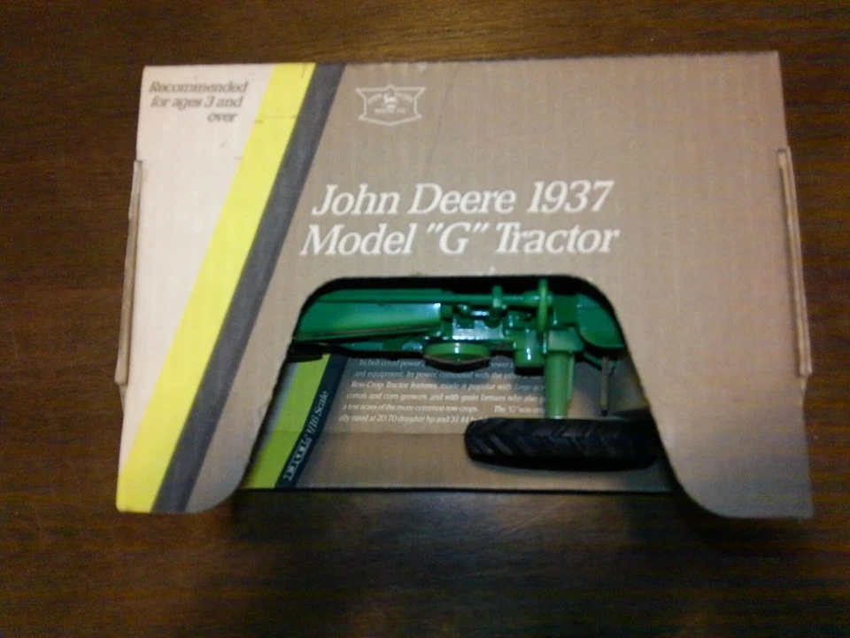 NEW IN BOX ERTL 1937 JOHN DEERE MODEL G 1/16 SCALE DIE CAST TRACTOR #548DO - Image 2 of 4