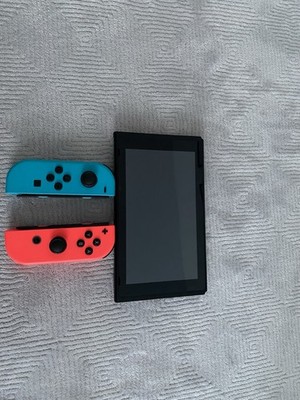 Nintendo Switch Konsole 32 GB mit Joy-Cons Blau/Rot, Dock, Grip, HDMI, USB-C