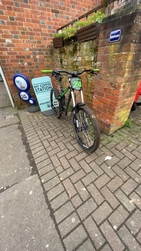 Carbon Kona Operator Downhill Bike Medium 26’ Wheels, Good Condition 