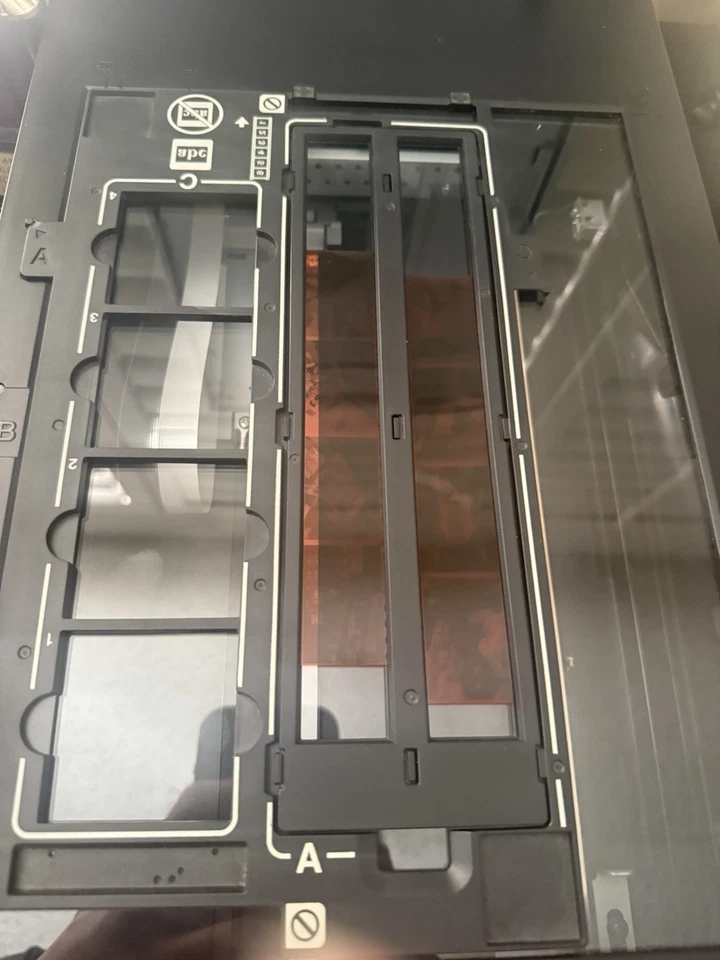 Epson Perfection V550 Photo Color Flatbed Scanner - Black - Image 3 of 3