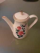 WAKU Teekanne wei&szlig; Rosendekor Goldrand Porzellan selten Sammler Vintage antik