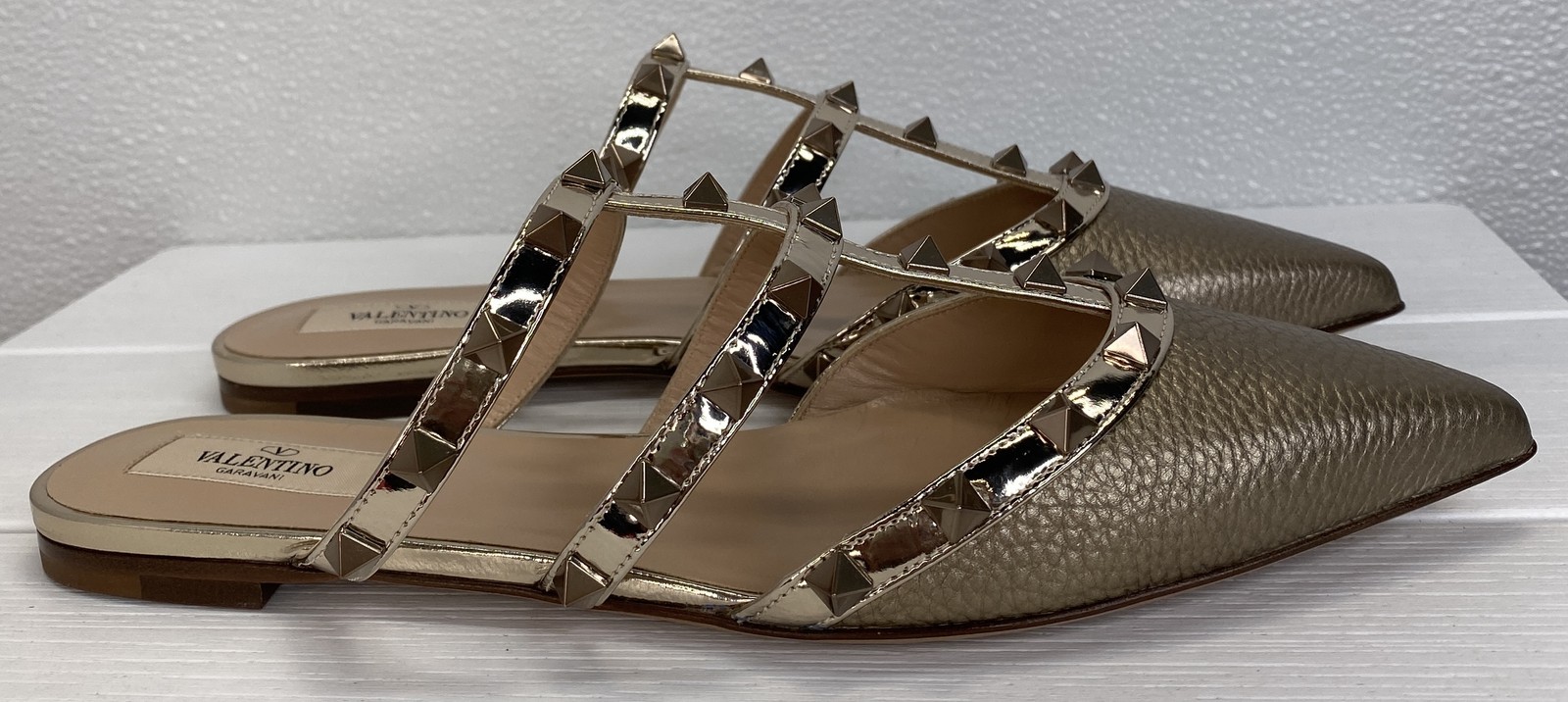 Valentino Garavani Rockstud Leather Mules Women's Size 9 Beige Slip On Flats thumbnail 2