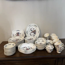 WEDGWOOD WILLIAMSBURG POTPOURRI 90 Pcs Dining Set Tableware