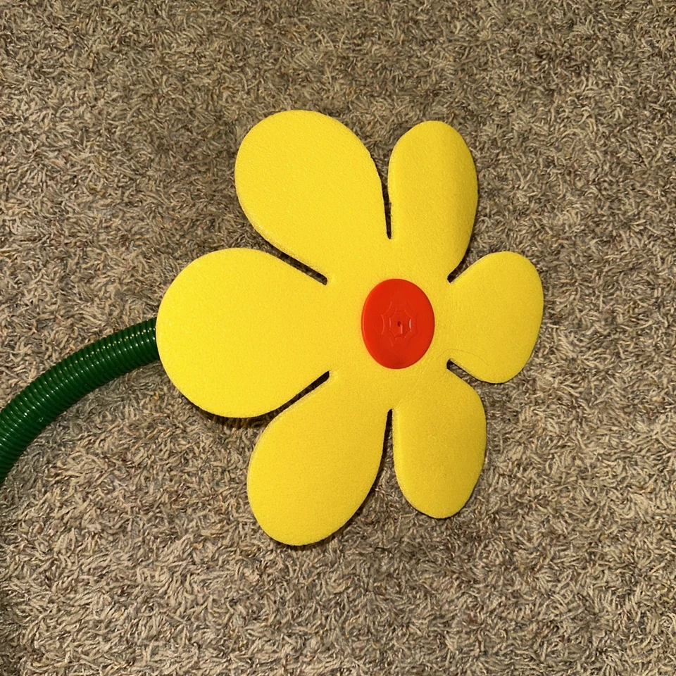 CRAZY DAISY WACKY SPRINKLER Water Toy 1996 FP 45" tall pre-owned FUN! Vintage - Image 4 of 4