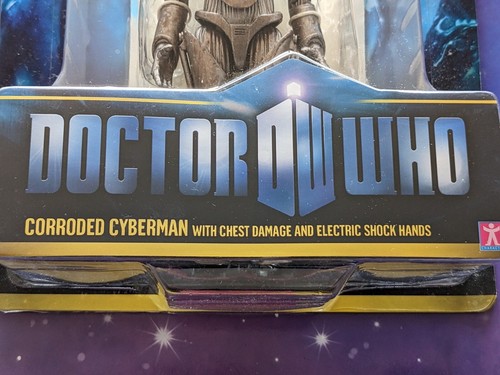 Doctor Who Corroded Cyberman with Chest Damage & Electric Shock Hands 5” Figure - Picture 9 of 10