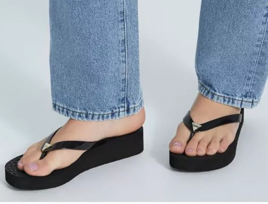 Guess store wedge thongs
