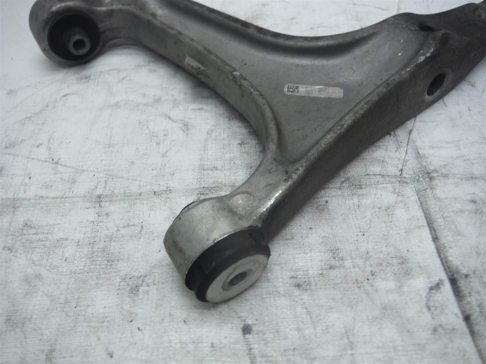 2014-2018 MASERATI GHIBLI QUATTROPORTE LEFT FRONT LOWER CONTROL ARM 06700071800