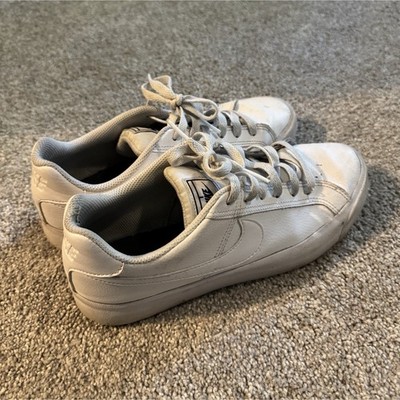 Nike Women s White Low Top Lace-Up Sneakers Solid Logo, Style Code 02810-102