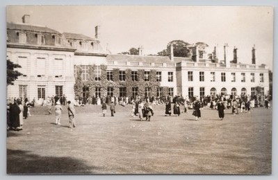 RPPC Herrenhaus Gartenparty, große Menschenmenge auf Rasen, sozialgeschichtliches Ereignis