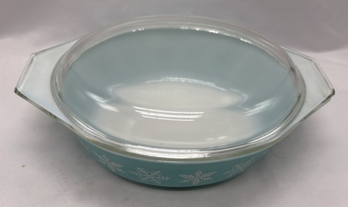 PYREX 043 1 1/2 Qt Turquoise with White Snowflake and Lid 1956-1963 MCM - Picture 2 of 7
