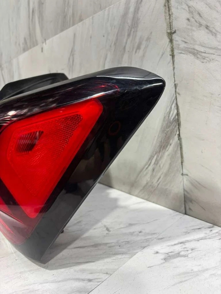 2022 2024 CHEVROLET EQUINOX OUTER TAIL LIGHT OEM RH RIGHT PASSENGER SIDE HALOGEN - Image 3 of 4