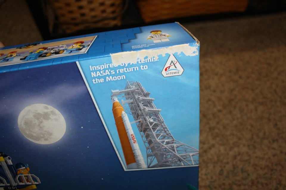 New Sealed Lego 60351 Rocket Launch Center Lego City 1010 pieces 2022 - Image 3 of 4