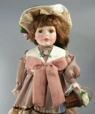 87- VICTORIAN STYLE BISQUE DOLL ♡ BROWN HAIR LONG EYELASHES ♡ 16