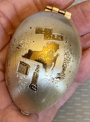 Kit de costura de bolsillo de huevo vintage recuerdo de Nueva York grabado 2 tonos caja con bisagras de metal - Imagen 10 de 10