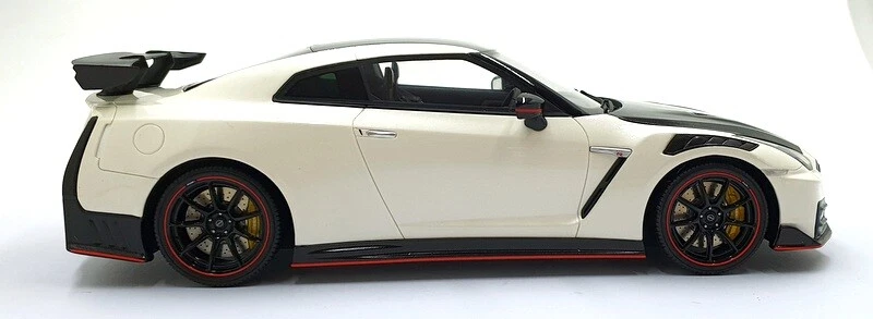 Kyosho 1/18 Scale KSR18061W  - Nissan GT-R Nismo special edition 2024 - White - Image 3 of 4