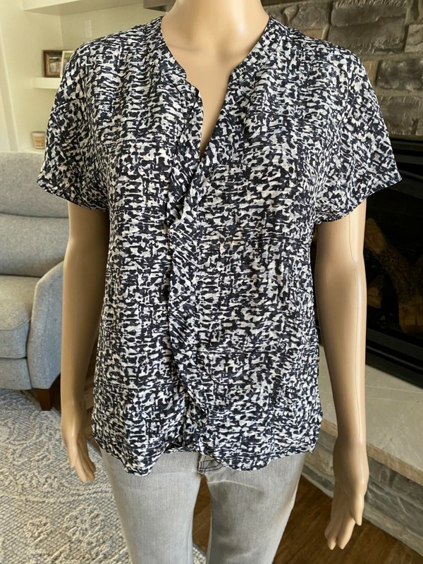 Halogen Size XS Women's Hidden Button Down Black Gray Blouse -, Silk- 003
