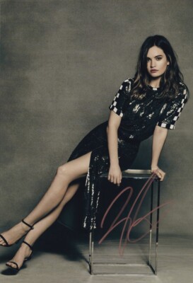 LILY JAMES signed Autogramm 20x30cm CINDERELLA in Person autograph COA