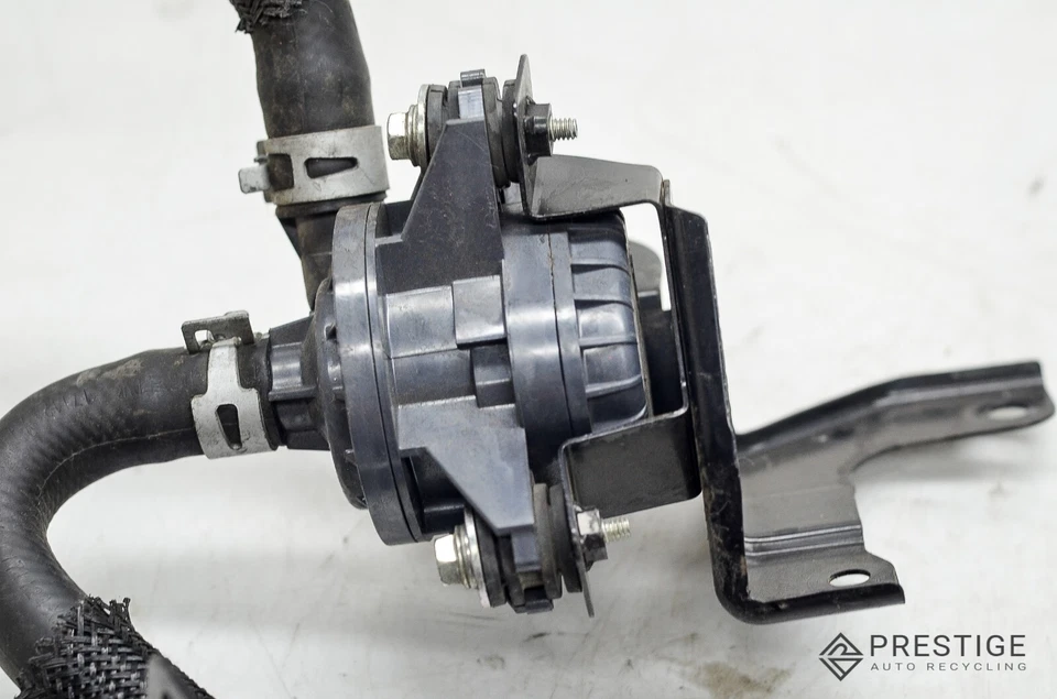 Toyota Mirai 2016-2020 bomba de agua carcasa entrada OEM Foto 4 de 4