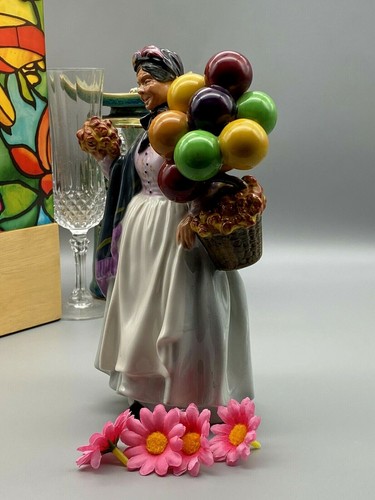 Vintage ROYAL DOULTON HN 1843 BIDDY PENNYFARTHING Porcelain 8.5" Figurine - Picture 7 of 12