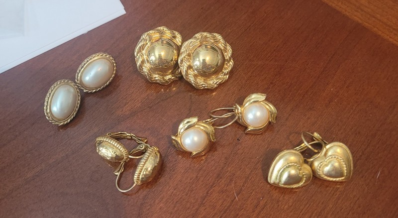 Lot Of 5 Signed Earrings Trifari Monet Carolee LC Add To Your Collection