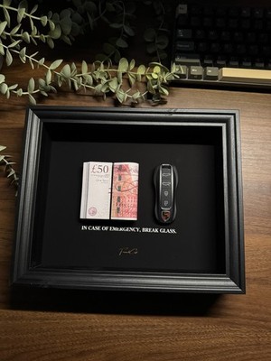 Im Notfall Porsche Schlüssel & Pfund Geldrahmen von FramedCash 25x20cm 