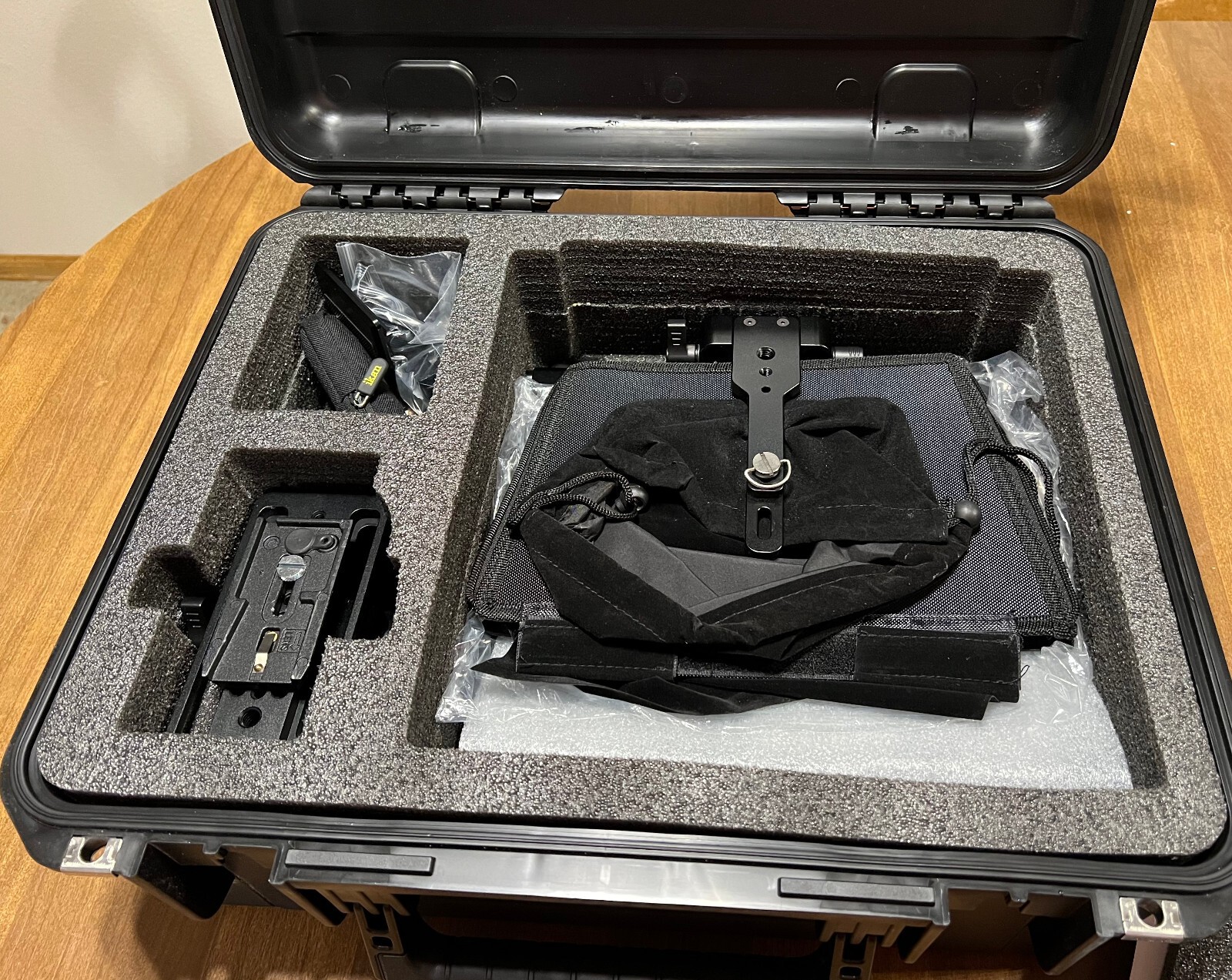 Ikan PT-Elite-Pro Universal Large Tablet Teleprompter In Carrying Case