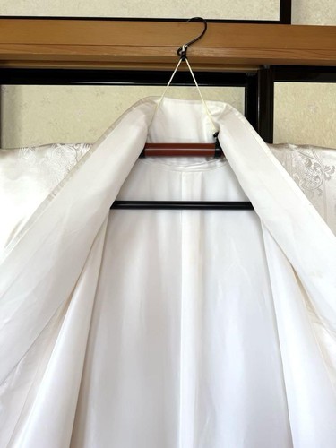 White Silk Bridal Uchikake with Crane Embroidery, Modern Design, - Picture 11 of 14