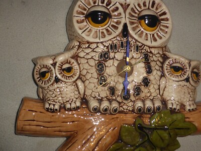 VINTAGE 1970S OWL CERAMIC SITTRE FAMILY ON LOG WALL CLOCK 3 OWLS