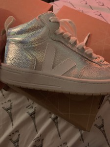 veja silver sneakers