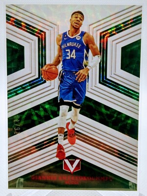 2022-23 Chronicles Vertex Giannis Antetokounmpo Green Scope Refractor /48