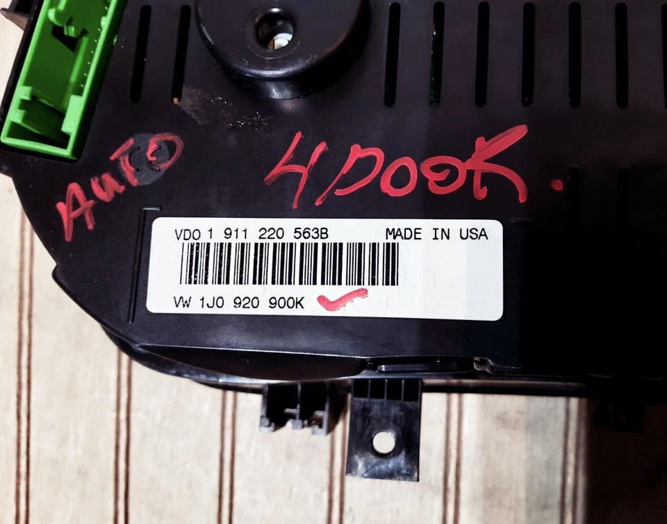 Cuadro de instrumentos Volkswagen Jetta 2000 motor 2,0 171.658 millas ID 1J0920900K Foto 2 de 4