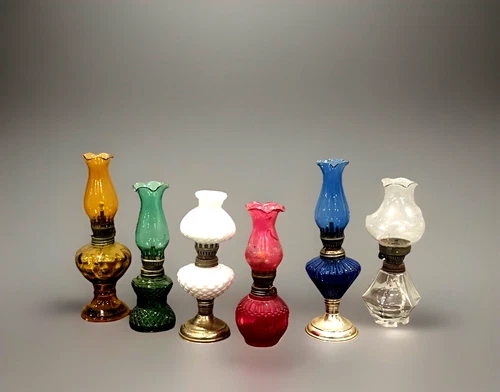 VTG MINATURE OIL LAMP COLLECTION 6PC COBALT BLUE MILK GLASS GWTW AMBER RED (11D)