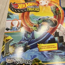 Giocattolo Hot Wheels Monster Trucks Spiral Shark Smash Track Set piccola scatola danni 