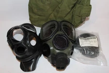 USGI M40 Protective Mask Medium w/ Filter Case & Parts – Training Collectible