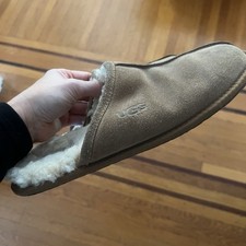 UGG women  s Scuff slippers 11 good preowned condition