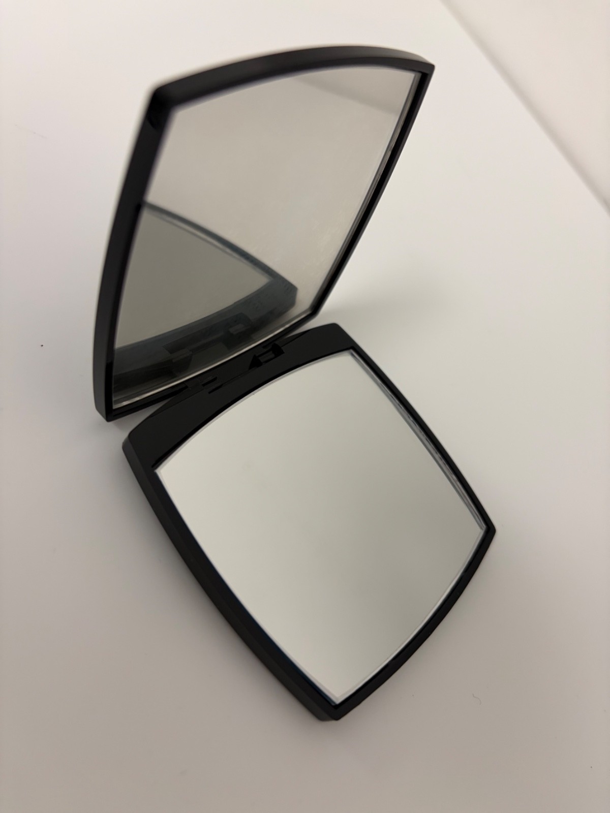 Chanel Miroir Double Facettes Black  thumbnail 6