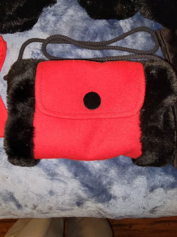 Manguito vintage, 2 pares de guantes y una bufanda de piel Foto 2 de 4