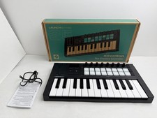 Novation Launchkey Mini MK4 Portable 25 Key U...