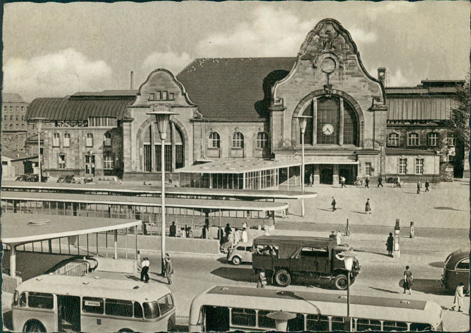 Ansichtskarte Nordrhein-Westfalen Mönchen-Gladbach Hauptbahnhof Busse Automible