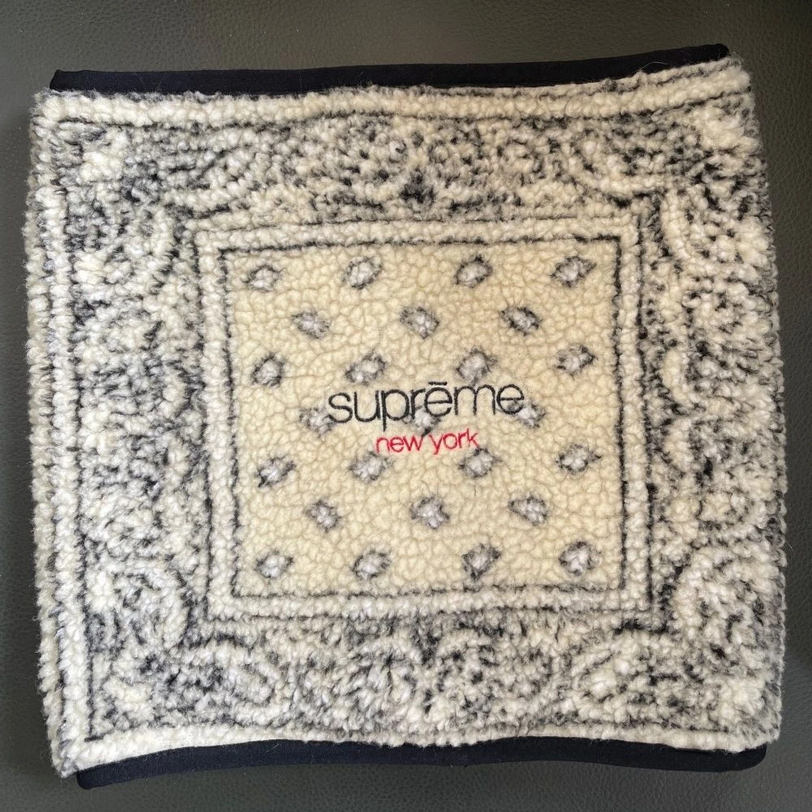 Guêtre col bandana polaire Supreme New York