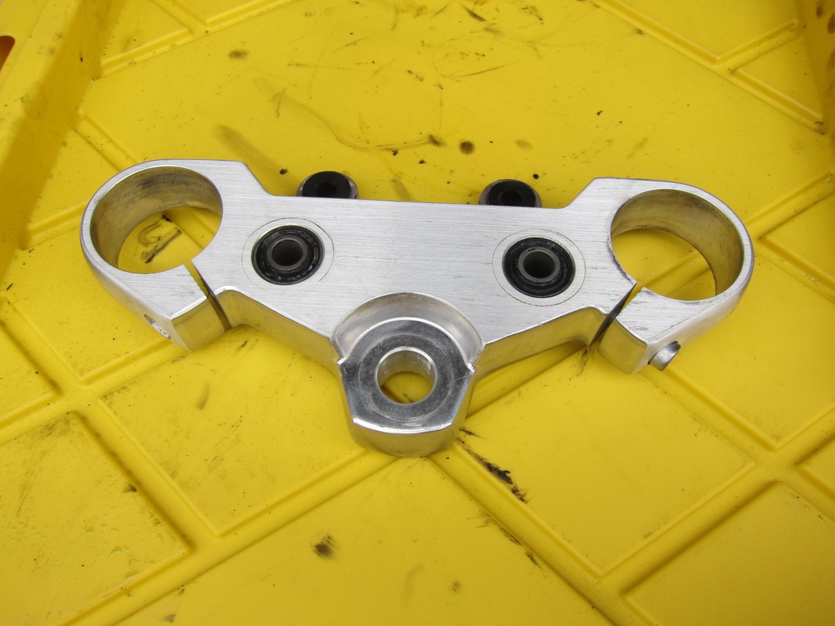 2003 Suzuki Marauder 800 VZ800 OEM FORKS UPPER TRIPLE TREE CLAMP