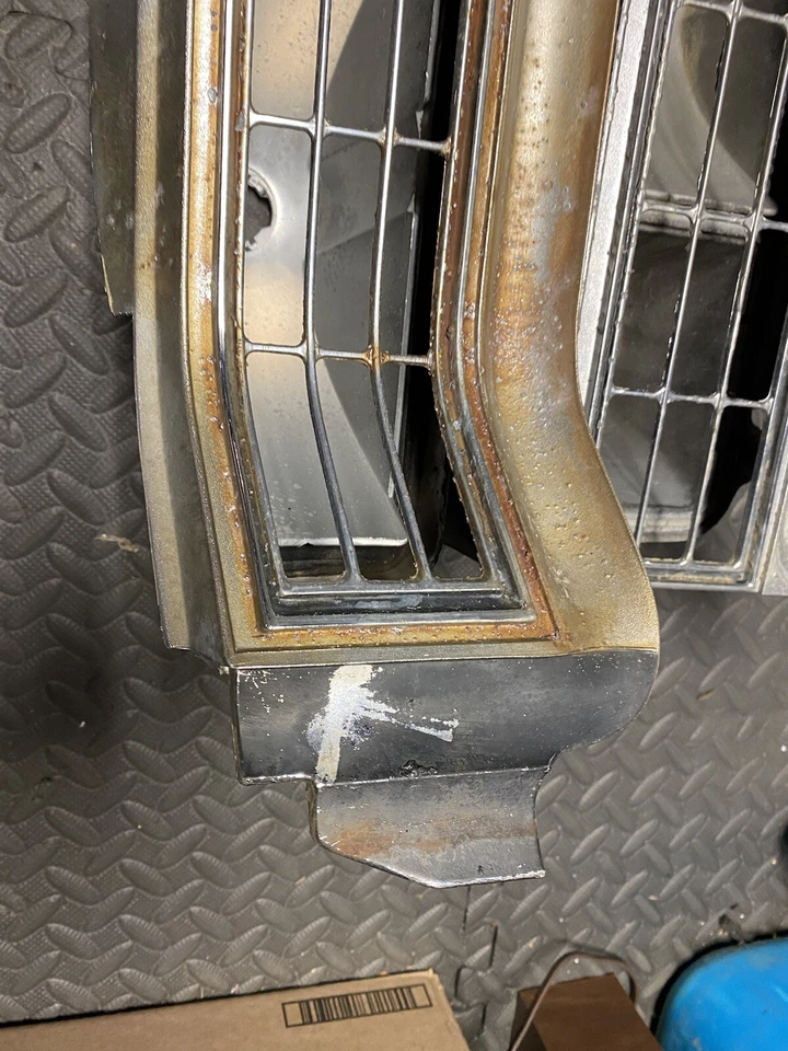 Par de biseles y carcasas de luces traseras Buick Electra 1969 derecha izquierda 713167 Foto 2 de 4