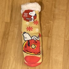 Peanuts Snoopy Sherpa Lined Non-Slip Women's Lt. Yellow Slipper Socks - One Size