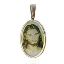 Ciondolo ovale Volto di Gesu' mm 28x18 in madreperla bianca e oro giallo 18 kt