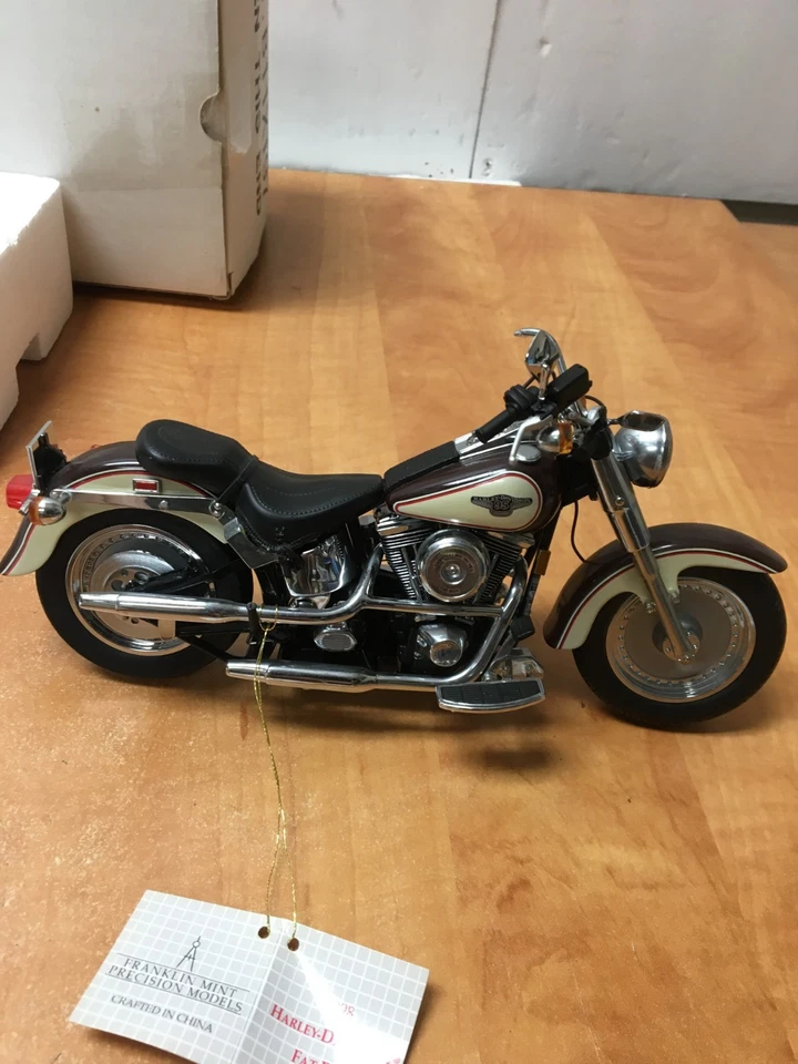 Franklin Mint 1:10 Harley-Davidson 1998 Fat Boy missing one grip - Image 3 of 4