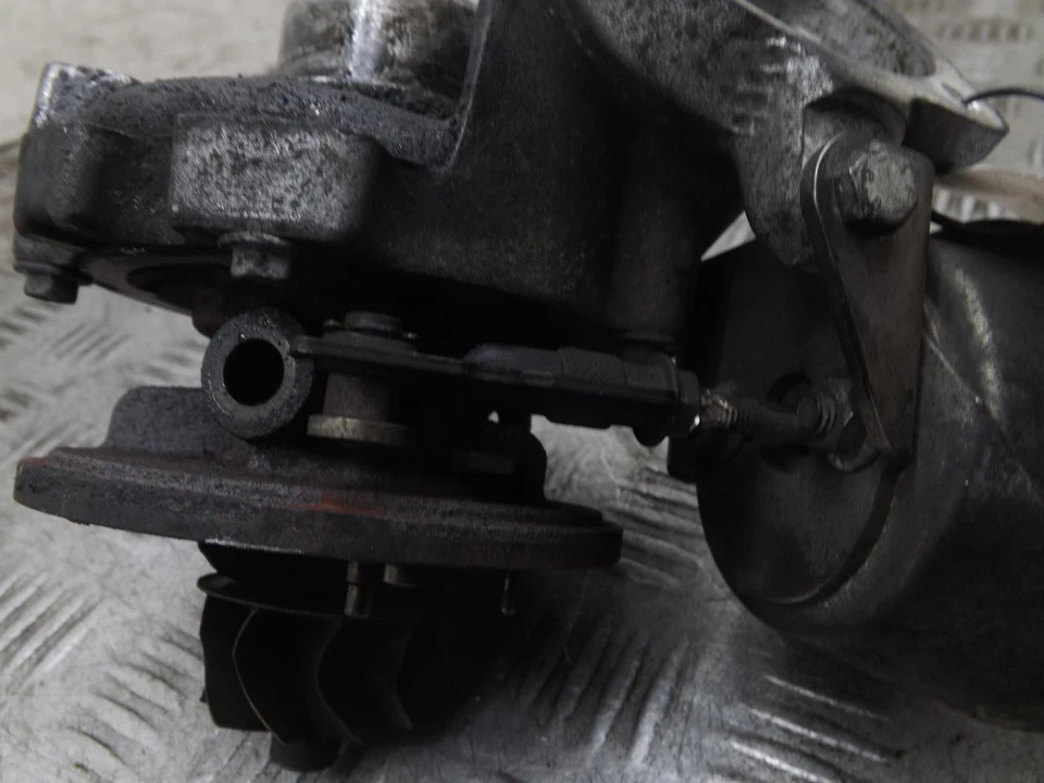 Turbocompresor manual BMW X3 E83 2.0 diésel 2004-2010N Foto 2 de 4