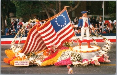 Pasadena CA Rose Parade Postcard ''Odd Fellows & Rebekahs Float BIRTH OF FREEDOM''