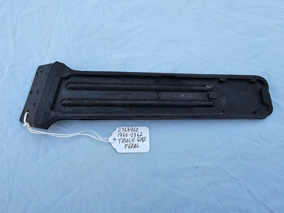 NOS 1960-1962 CHEVROLET 1/2 AND 3/4 AND 1 TON TRUCK GAS PEDAL 3763960 Foto 2 de 2