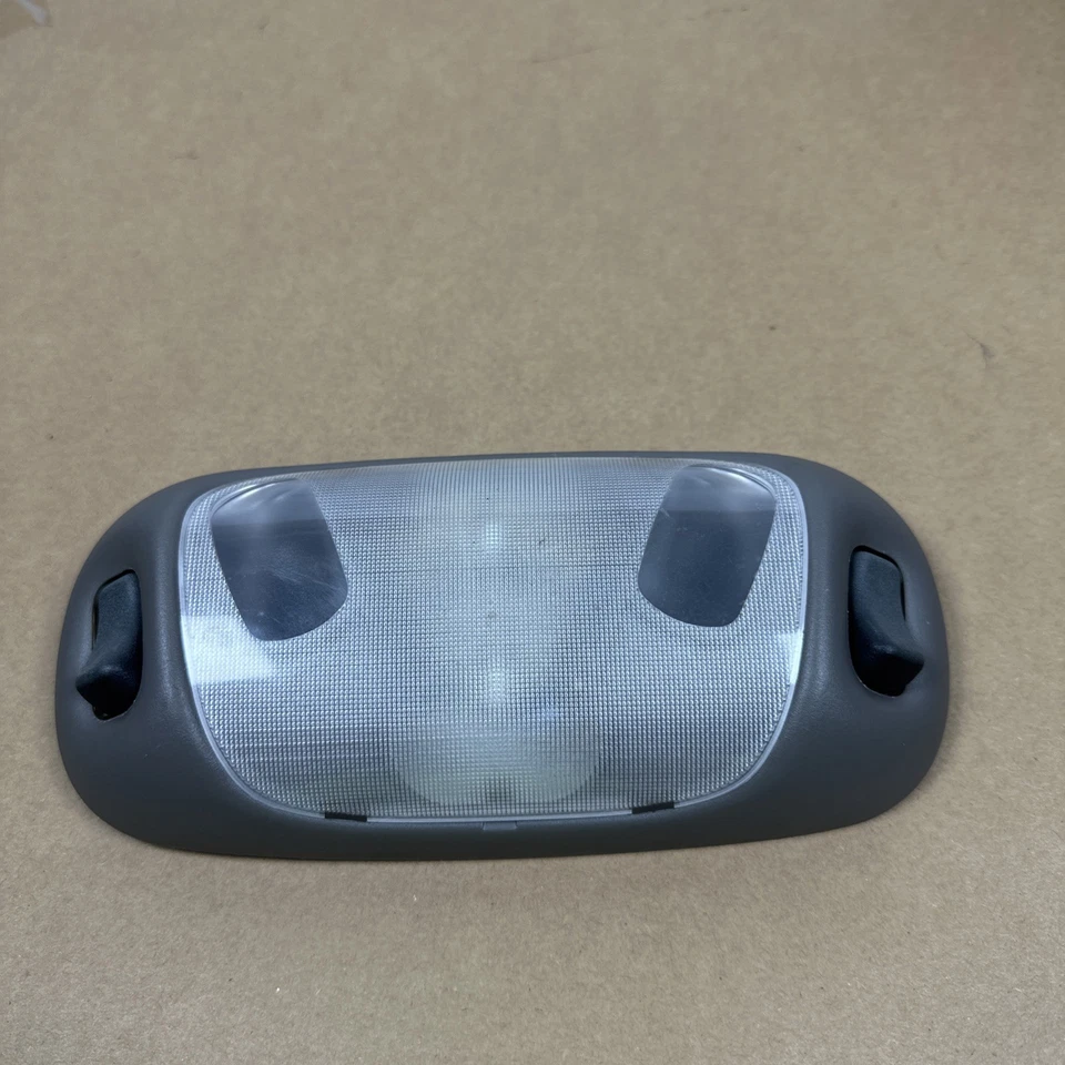 Купольный фонарь 97–04 Ford F250 Super Duty F-150 F-250 F-350 Excursion серый от оригинального производителя - Изображение 2 из 4