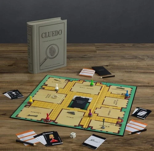 Cluedo Board Game Hasbro Vintage Bookshelf Collectors Edition